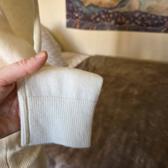 Jennie Liu 100% Cashmere Sweater Women’s Medium Cream Crew Neck Long Sleeve NWT - Picture 9 of 14